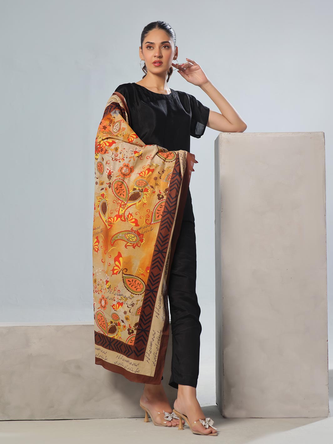 Nikhaar Lawn Stole