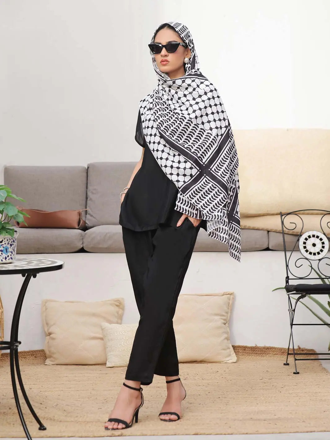 Palestine B&W Stole