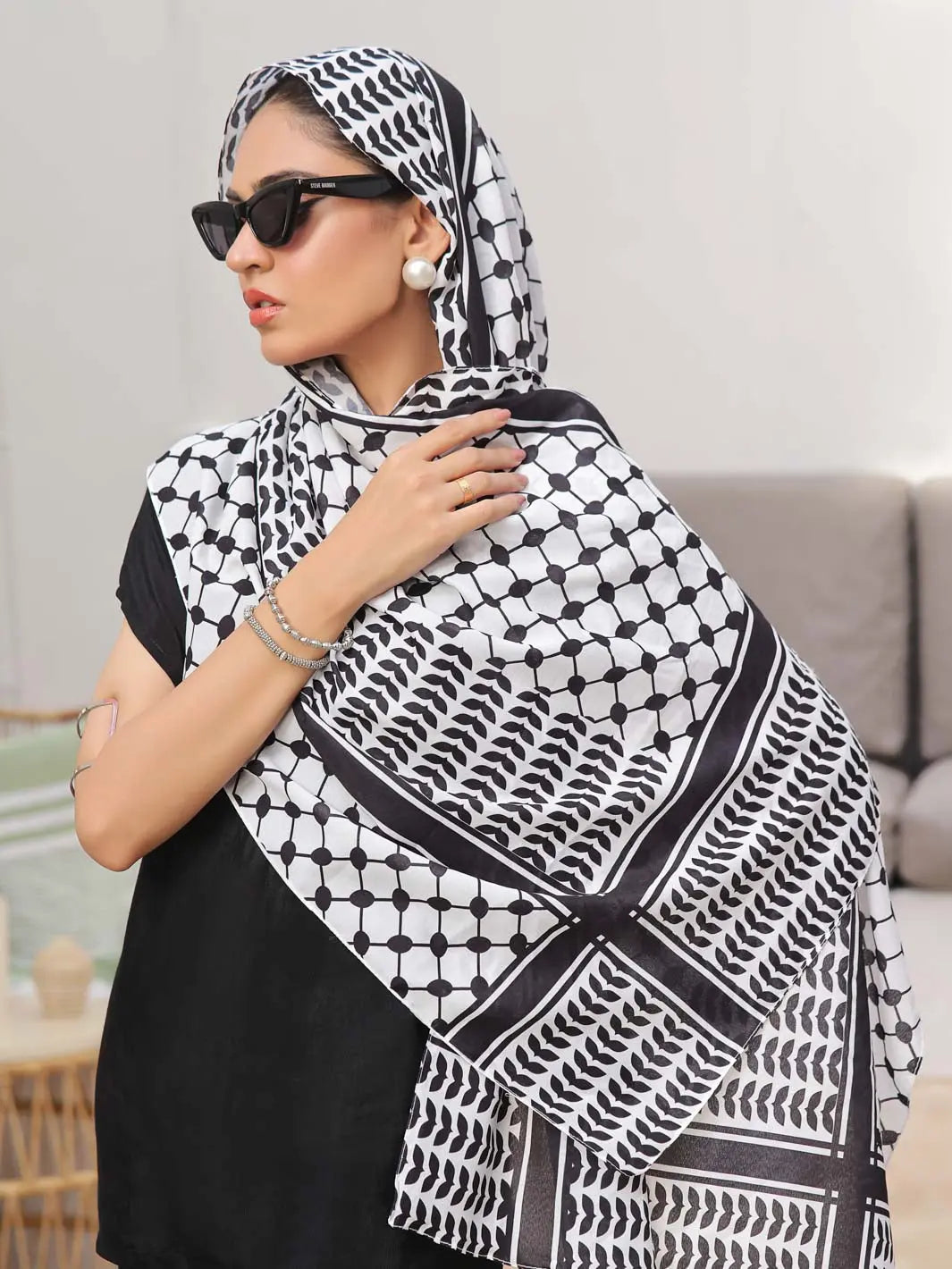 Palestine B&W Stole