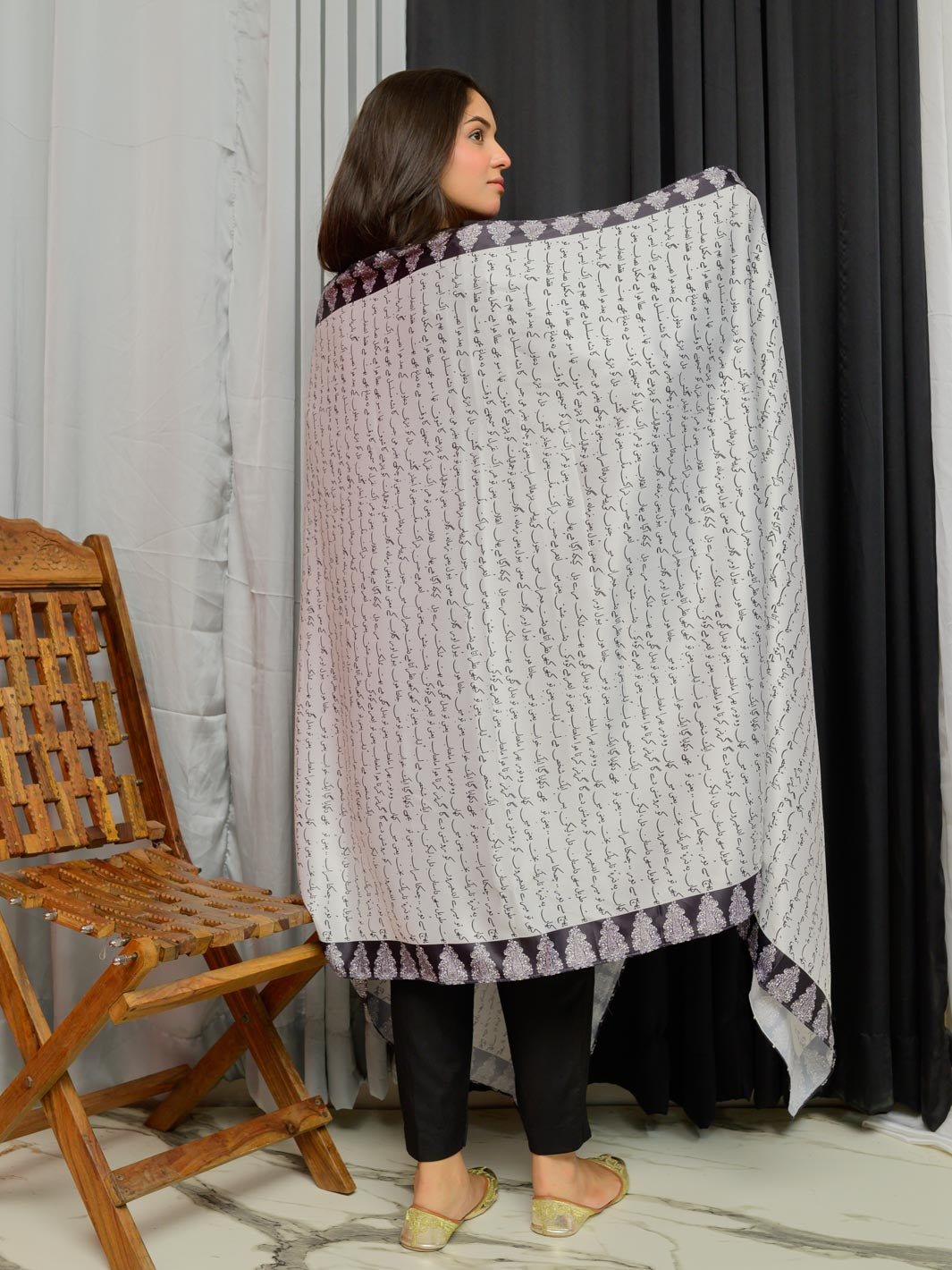 Kitabi Dastaan shawl (white)