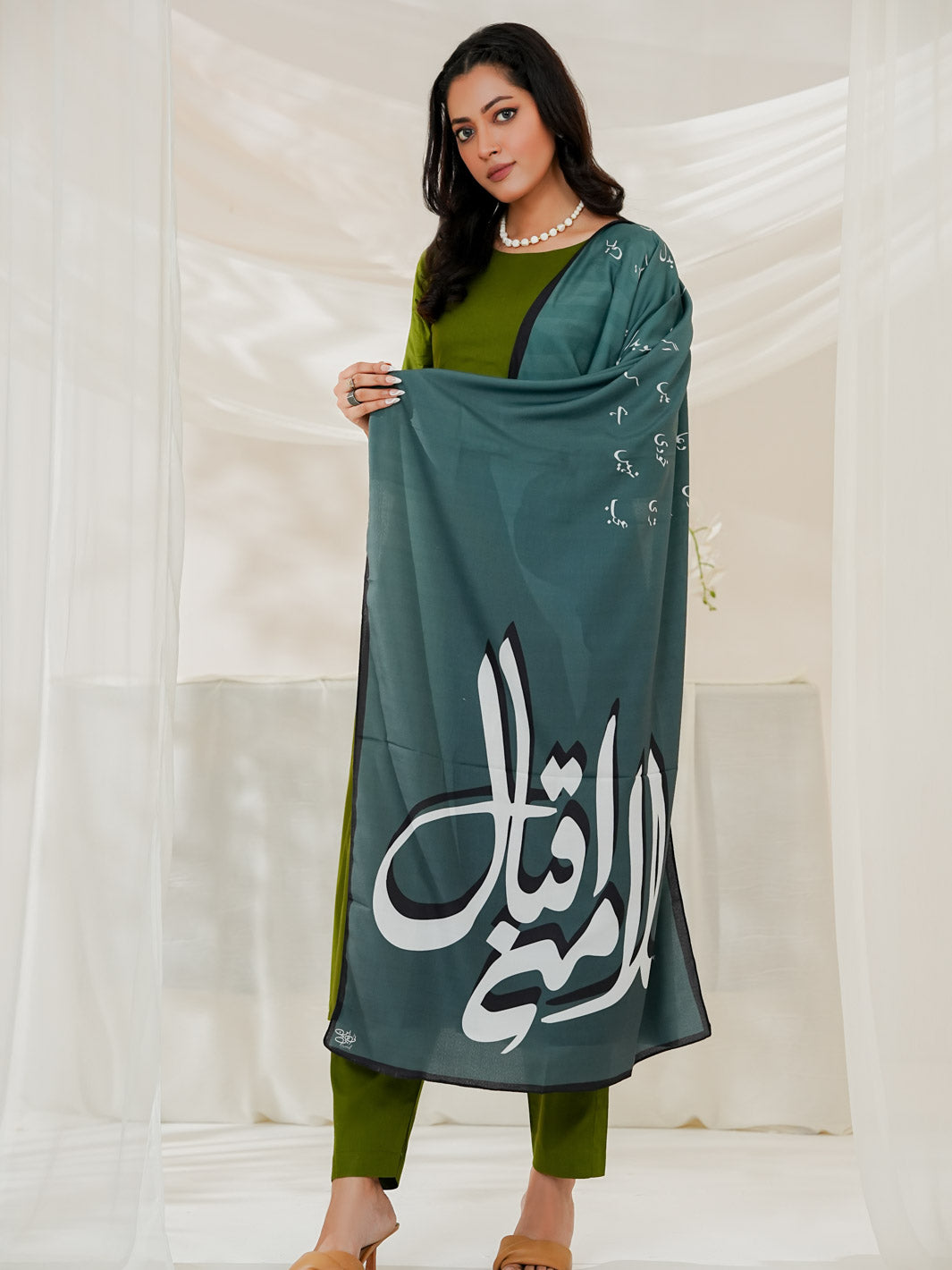 Iqbal ka Andaz Stole (Green )